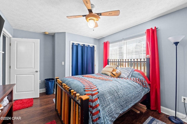 bedroom featuring a textured ceiling, ceiling fan, and dark hardwood / wood-style floors