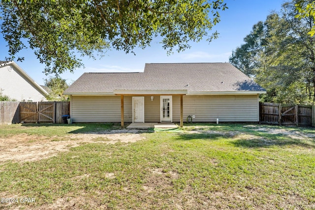 back of house featuring a yard