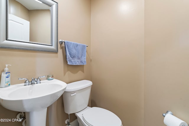 bathroom featuring sink and toilet