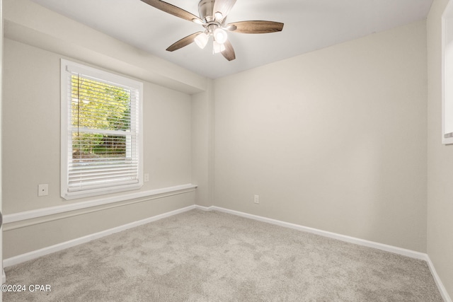 unfurnished room with light carpet and ceiling fan