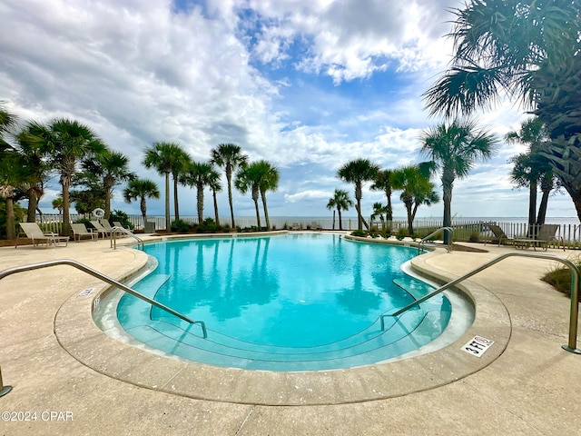 view of swimming pool featuring a patio