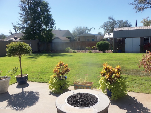 view of yard featuring a storage unit