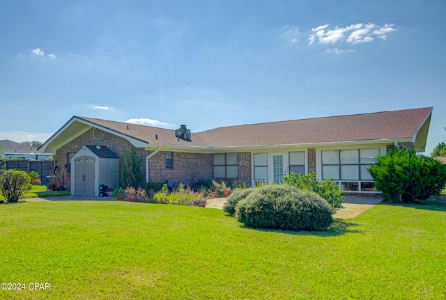 ranch-style house featuring a front lawn