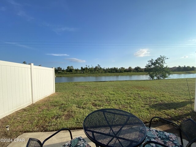 view of yard featuring a water view