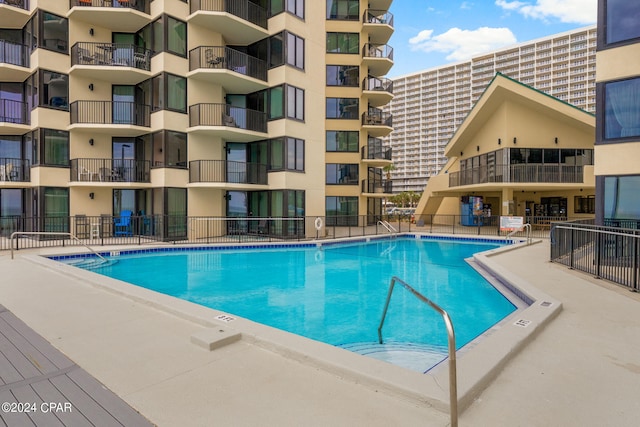 view of swimming pool