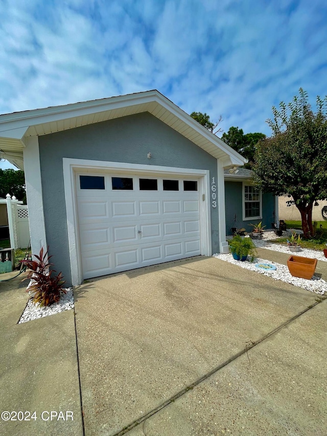 ranch-style home featuring a garage