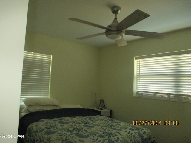 bedroom featuring ceiling fan