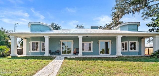 back of house featuring a lawn