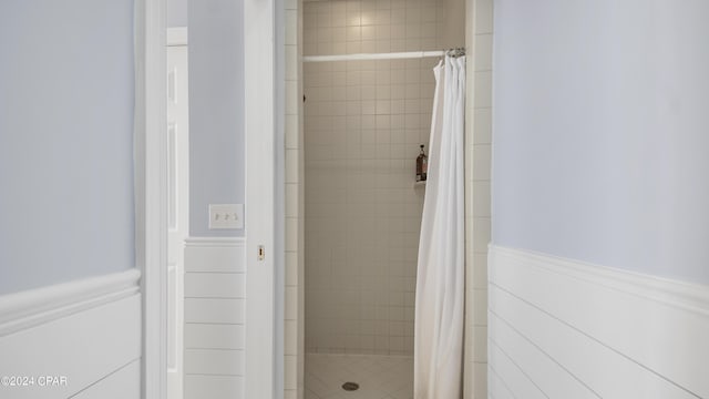 bathroom featuring walk in shower