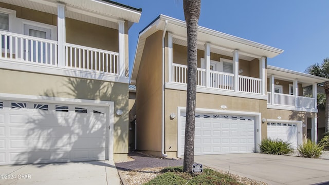 view of front facade featuring a garage