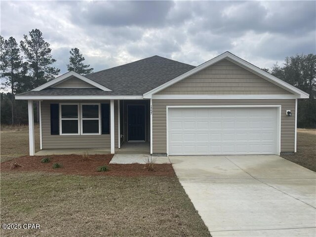 view of front of house featuring a lawn and a garage