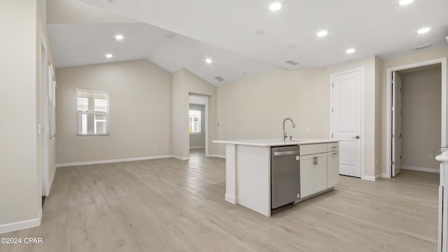 kitchen with sink, light hardwood / wood-style flooring, stainless steel dishwasher, lofted ceiling, and a kitchen island with sink