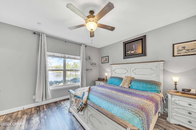 bedroom with dark wood-type flooring and ceiling fan