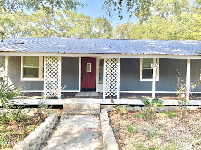 view of front of house featuring a porch