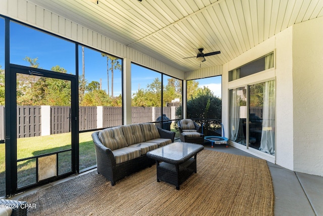 sunroom with ceiling fan