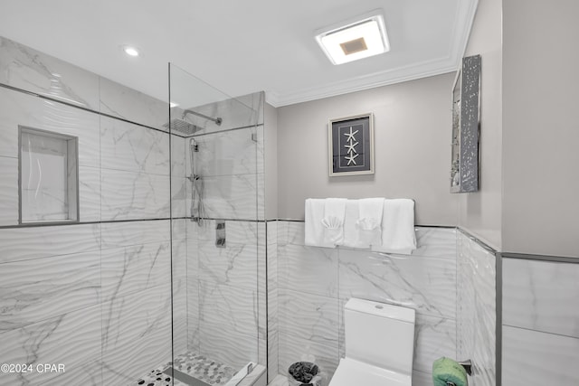 bathroom with a tile shower, ornamental molding, and toilet