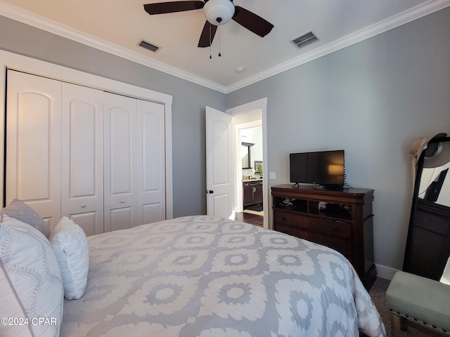 bedroom featuring a closet, ceiling fan, and crown molding