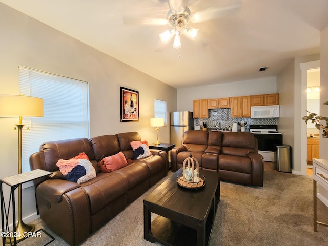 carpeted living room featuring ceiling fan