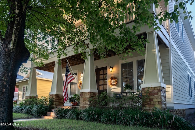 view of front facade with a porch