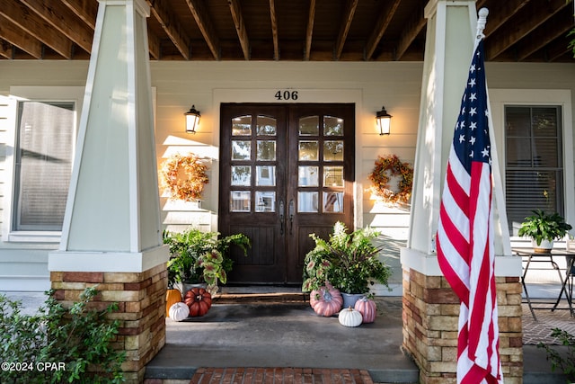 entrance to property featuring a porch