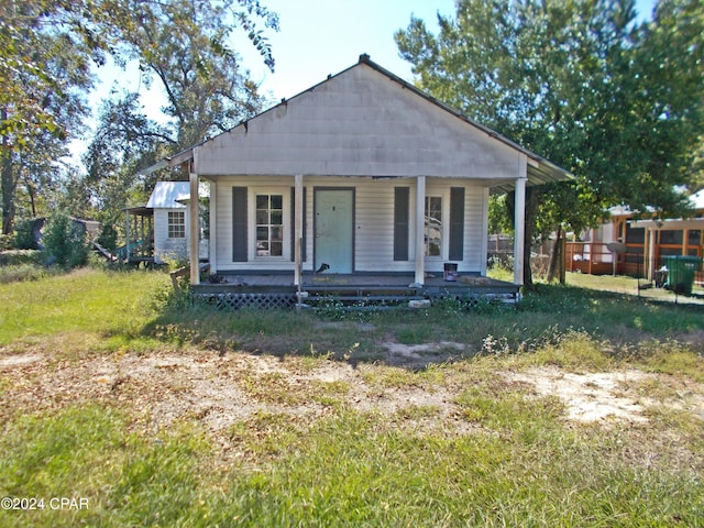 7949 Old Spanish Trl, Sneads, FL 32460 - bungalow-style home featuring covered porch