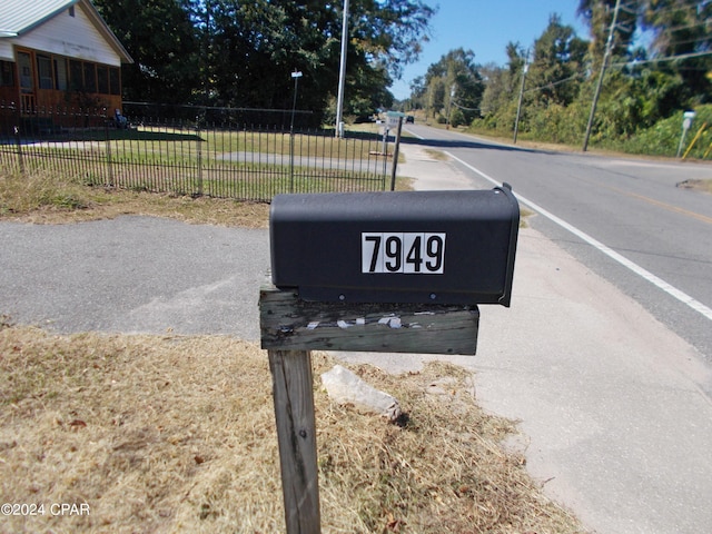 7949 Old Spanish Trl, Sneads, FL 32460 - details featuring fence