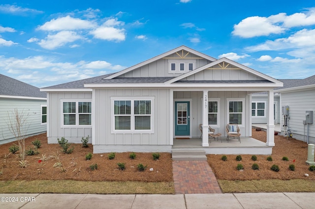 view of front of property featuring a porch