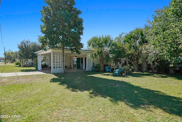 view of yard with a carport