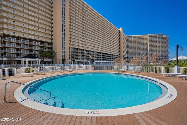 view of swimming pool