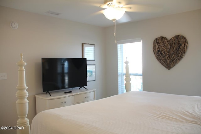 bedroom with ceiling fan