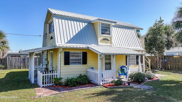 view of front of house featuring a front lawn and covered porch