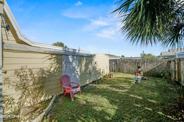 view of yard with a shed