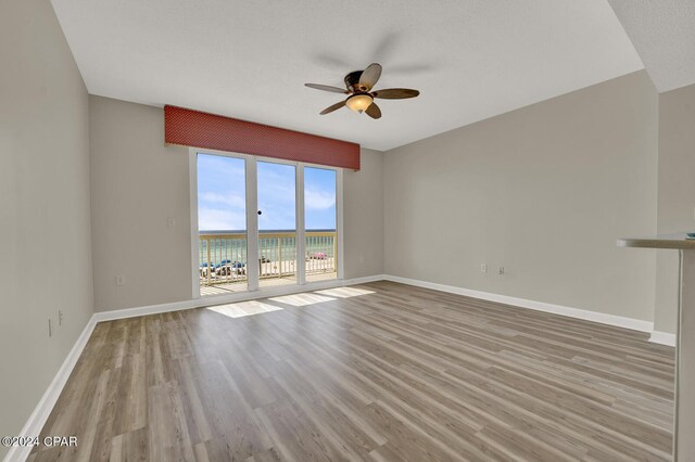 unfurnished bedroom with light hardwood / wood-style flooring, a closet, and ceiling fan