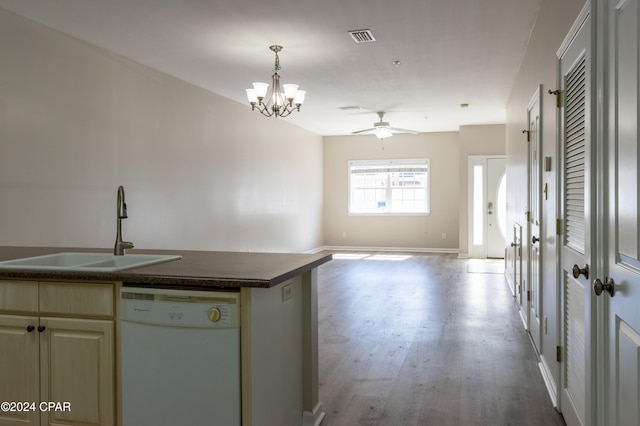 kitchen featuring sink, dishwasher, ceiling fan with notable chandelier, light hardwood / wood-style flooring, and a kitchen island with sink