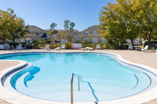 view of swimming pool