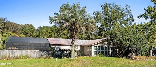 view of front facade with a front lawn