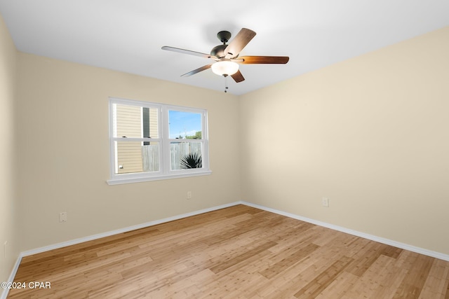 unfurnished room featuring light hardwood / wood-style floors and ceiling fan