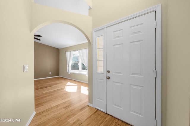 foyer entrance featuring light hardwood / wood-style floors and ceiling fan