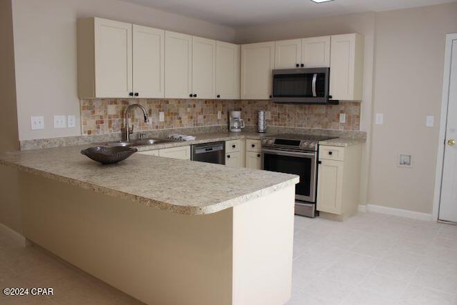 kitchen featuring sink, backsplash, kitchen peninsula, white cabinetry, and stainless steel appliances