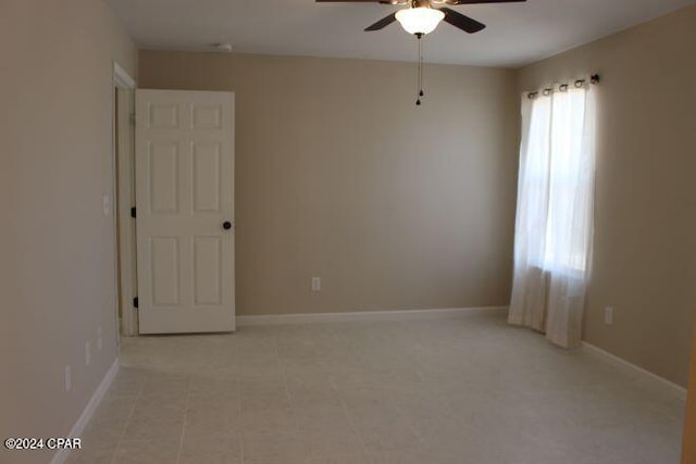 empty room featuring ceiling fan