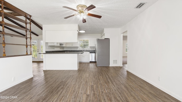 kitchen with visible vents, a sink, dark countertops, white cabinetry, and stainless steel appliances