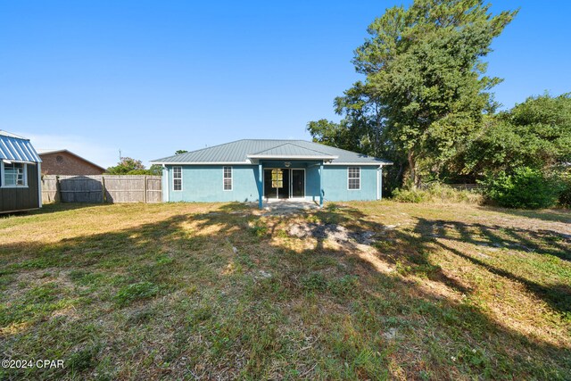 view of front of house with a front lawn