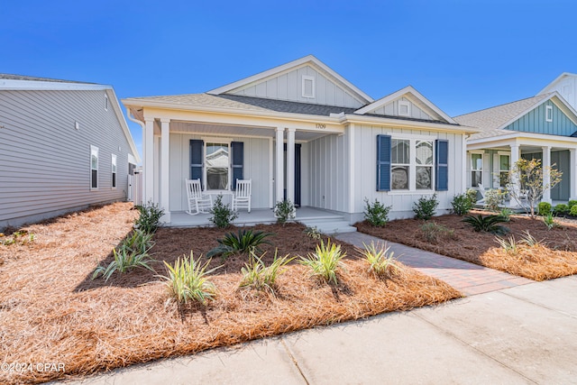 view of front of property featuring covered porch