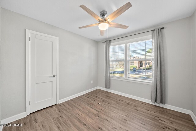 living room featuring hardwood / wood-style flooring and ceiling fan