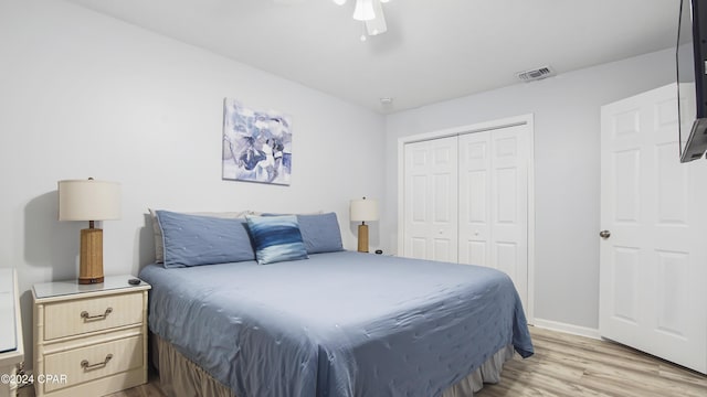 bedroom with ceiling fan, a closet, and light wood-type flooring