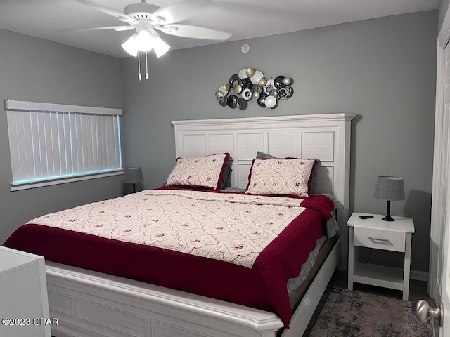 bedroom with ceiling fan