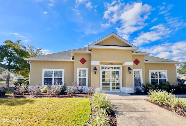 view of front facade with a front yard