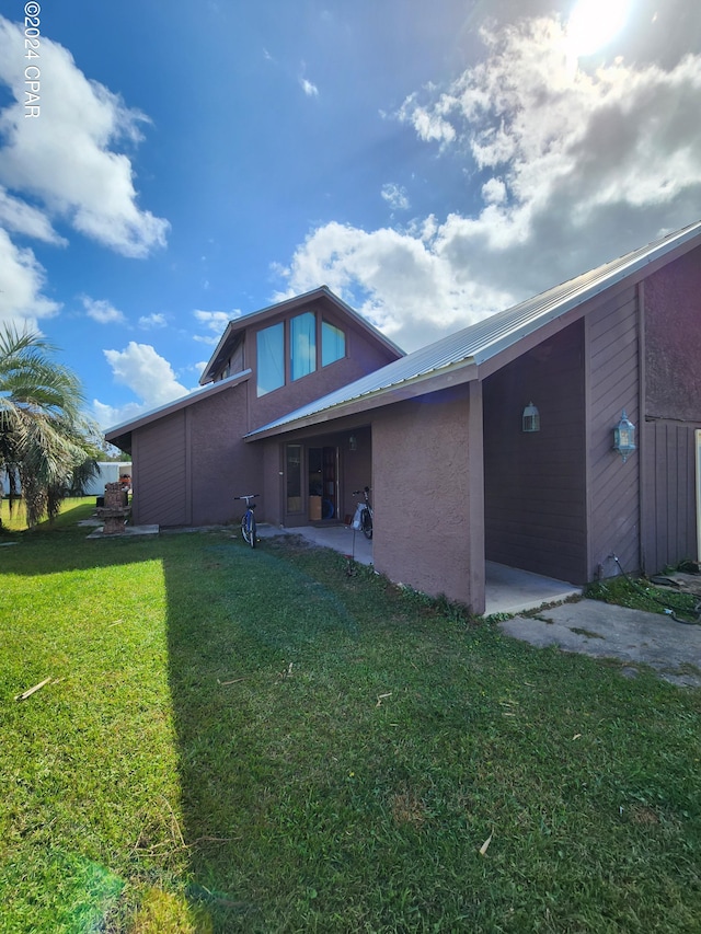 view of front of house with a front yard