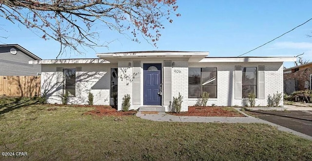 view of front of house with a front lawn