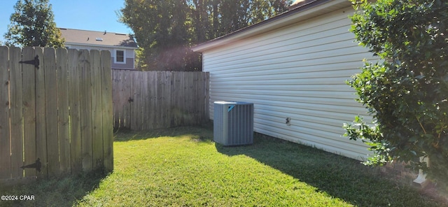 view of yard featuring cooling unit